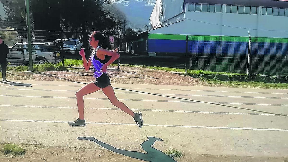 La atleta barilochense entrenó duro para competir en el torneo nacional, que se disputó la semana pasada en Mar del Plata. Foto: gentileza