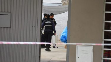 La policía trabajó en el lugar, para determinar los motivos del deceso. (Foto: gentileza)