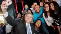 Imagen de Alberto Fernández volvió de México y asistirá al plenario de la CGT
