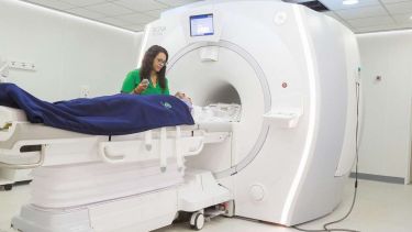 El PET/MR, uno de los tres equipos híbridos con los que cuenta el Servicio de Medicina Nuclear e Imágenes de la Fundación Intecnus.