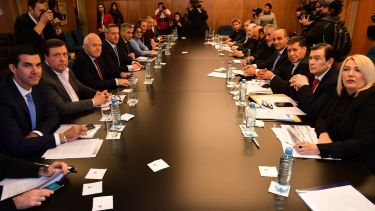 Los gobernadores cuando se reunieron previo a presentarse en la Justicia. 
