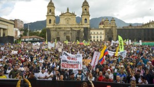 Colombia se prende a la ola de protestas sociales en América Latina