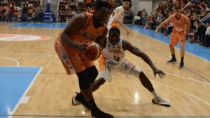 Petrolero derrotó a Atenas de la mano de Goncalves