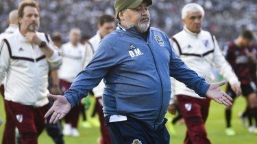 Maradona se fue de Gimnasia tras estar 72 días al frente del plantel.