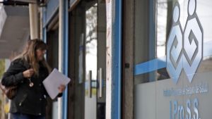 Afiliados a Ipross reclaman por atención de urgencias y falta de remedios en Sierra Colorada