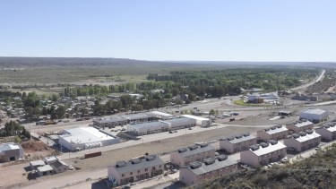 Pese a su centralidad, los combustibles son más baratos en Neuquén que en Añelo. (Foto: Juan Thomes)