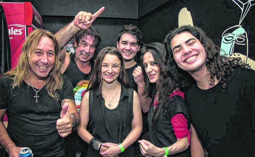 Con Joana Gieco en el medio, la banda le da un sonido más complejo a los temas de Ricardo Iorio.