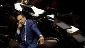 Alperovich seguirá de licencia para que lo investiguen por presunto abuso