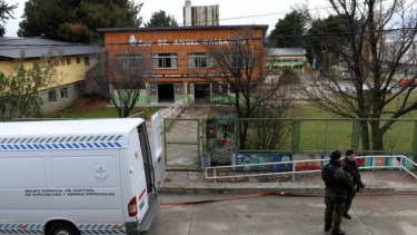 En la Escuela Secundaria 46 de Bariloche hubo varias amenazas de bombas falsas que provocaron suspensiones de clases. (Archivo)