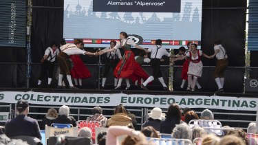 Las colectividades europeo argentinas en Bariloche celebran la 40° edición de la fiesta. Foto: Alfredo Leiva