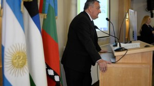 Duras críticas a Gennuso por sus postura ante el conflicto mapuche con el country