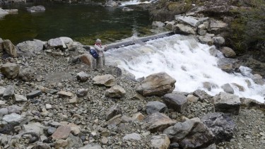 La toma de agua sobre el río Escondido para la generación eléctrica.