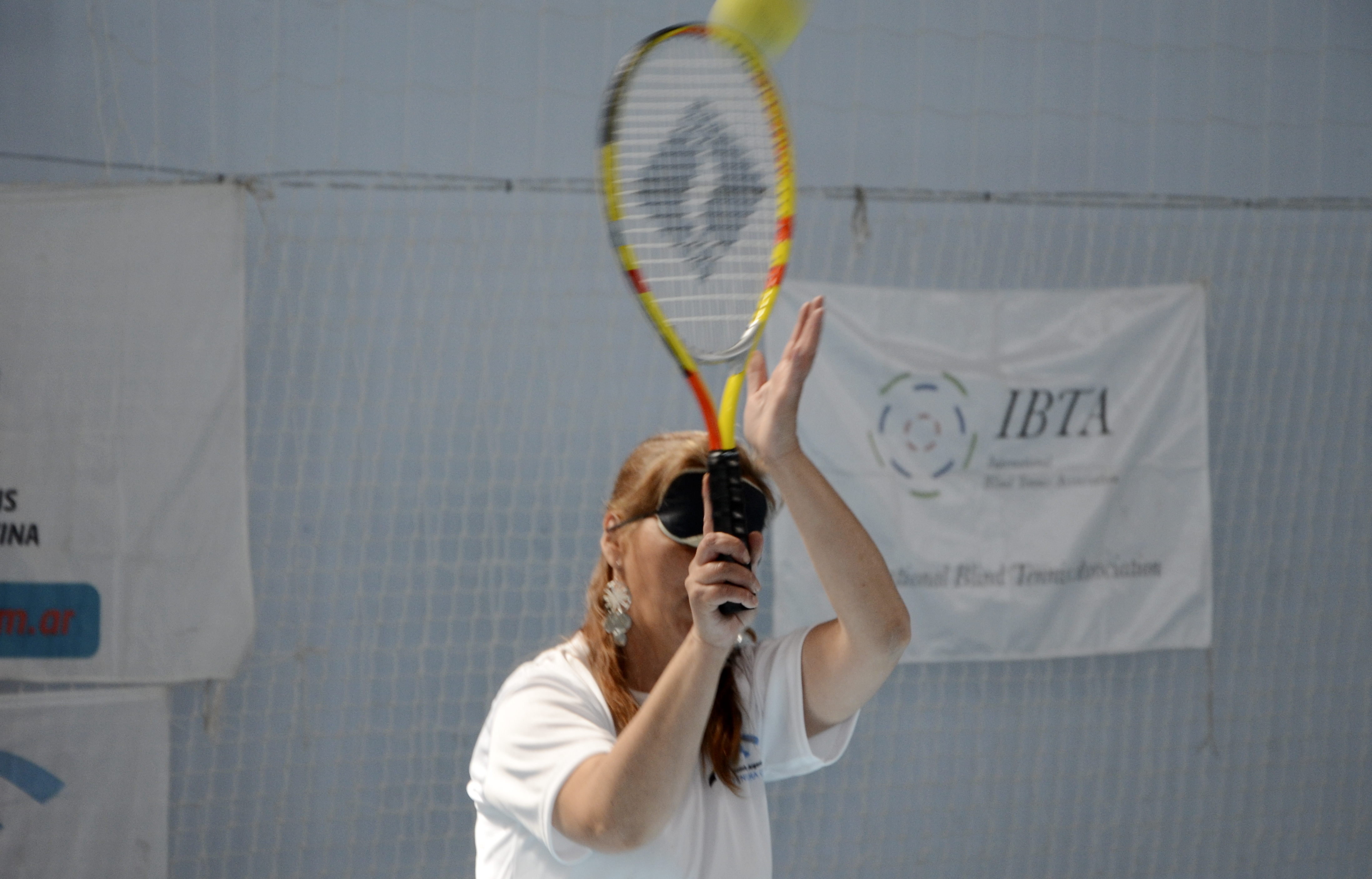 El tenis para ciegos ya cuenta con cien jugadores en todo el país y hoy se realiza un torneo en Bariloche. Foto: Alfredo Leiva