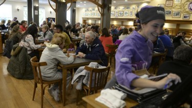 Las chocolaterías y cafeterías se llenaron al caer la tarde (Chino Leiva