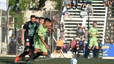 Enzo Romero volverá a ser titular en el Albinegro y acompañará en la delantera a Nicolás Trecco. (Foto: Juan Thomes)