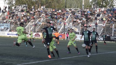 El defensor sorprendió a todos por el segundo palo y marcó por primera vez en este campeonato. (Foto: Juan Thomes)