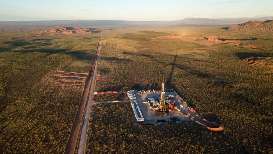El norte de Vaca Muerta acelera y ya produce casi 80.000 barriles de petróleo por día.
