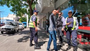 Robo a mano armada: se llevaron la recaudación de  un local de electrodomésticos en Cipolletti