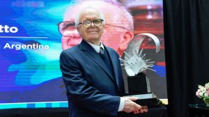 Varotto, fundador de Invap y pionero del programa espacial argentino, recibió una máxima distinción