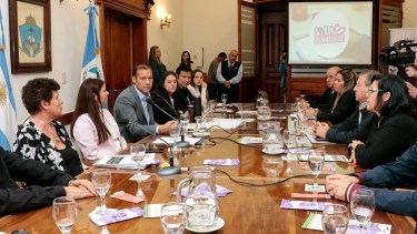El mandatario encabezó la conferencia de prensa en la que se anunciaron las actividades por el día internacional de la violencia contra las mujeres. Foto gentileza.