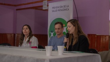 La directora del hospital “Dr. Orencio Callejas”, Roxana Muñoz, el cirujano Ariel Yoiris y la intendenta Silvana Pérez en la apertura de las jornadas. (Foto Giane Reyes)