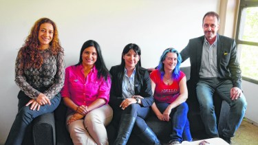 Está organizado por el comité directivo de Women In Energy.