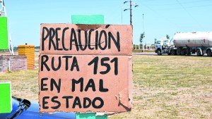 Ruta 151: crece el deterioro, la obra no llega y baja el presupuesto