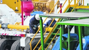 Los gremios petroleros se preparan ante posibles despidos en Vaca Muerta
