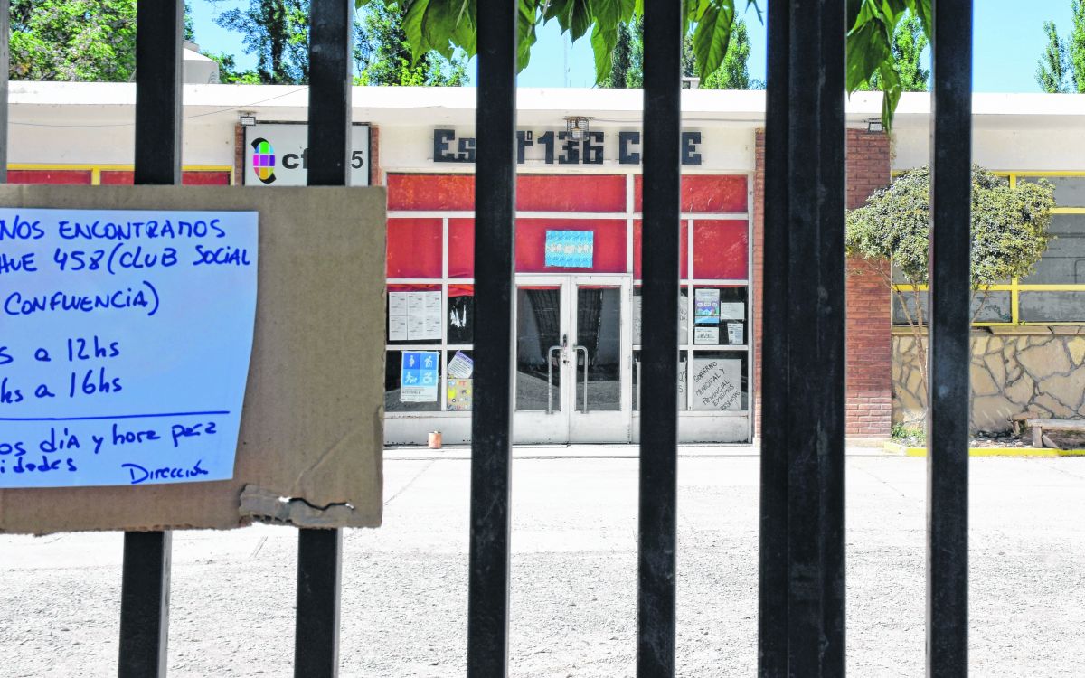 La Escuela 136 permanecía cerrada desde el 17 de octubre. (Foto: Florencia Salto.-) 