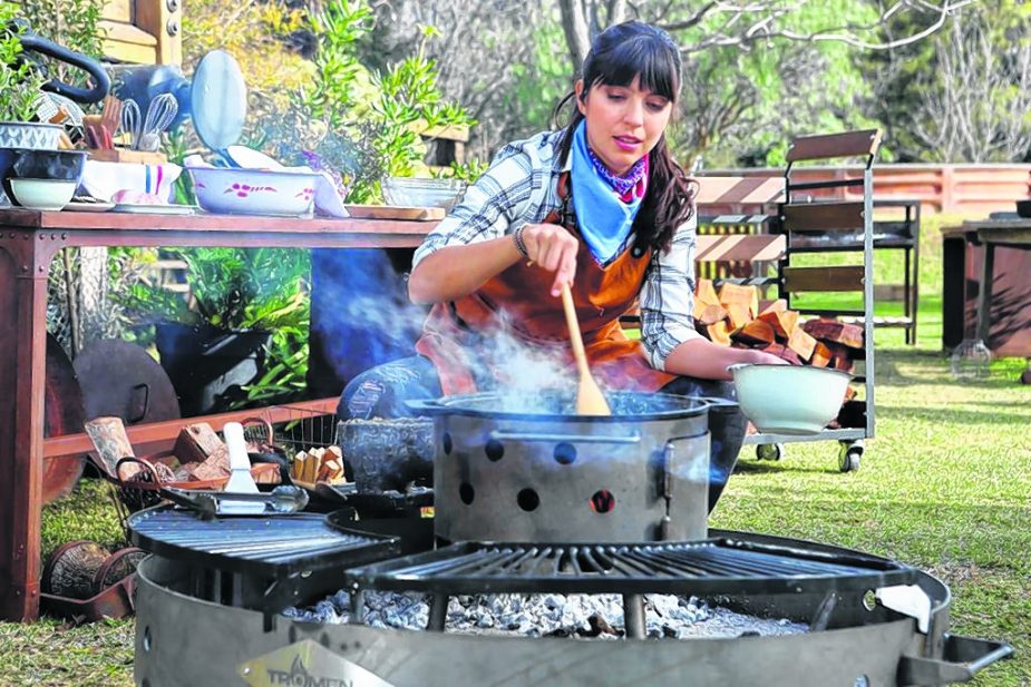 Felicitas Pizarro ahora también es parrillera. "No hay nada más espectacular que cocinar al aire libre, con fuego y humo", afirmó en la previa del Festival Yo Como. (Foto: gentileza)
