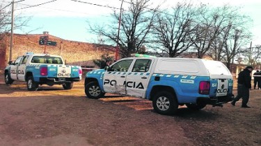 La policía de Zapala trabajó en las pericias luego del ataque. Foto: Archivo