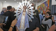 Imagen de La Virgen de Luján que estuvo en las Islas Malvinas llega a Cipolletti