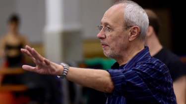 Oscar Araiz, feliz por  que Konex de Brillante una danza y música.