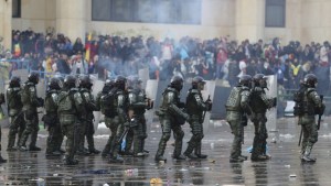 Tres muertos y más de 270 heridos en las protestas en Colombia