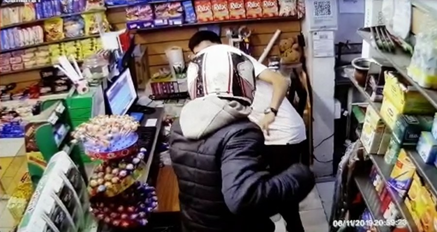 Video: Robaron a punta de cuchillo en un kiosco céntrico de Cipolletti - Diario Río Negro