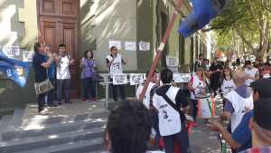 Mañana de protestas y cortes en el centro de Neuquén