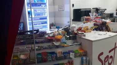 El empleado del shopping se enfrentó a los asaltantes. (Foto: Gentileza.-)