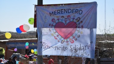 Comienzan a construir el merendero Rinconcito Solidario de Cipolletti. (Foto gentileza)