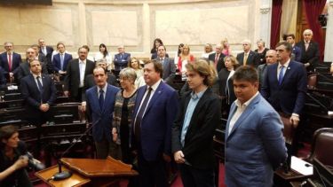 Weretilneck eligió estar acompañado por parte de su familia. De izquierda a derecha, estuvieron su papá, su mamá y dos de sus hijos. Foto: gentileza.-