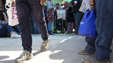 La entrega de alimentos se realizó este jueves y continuarán mañana desde 9 hasta las 12. Foto: Archivo (Florencia Salto).