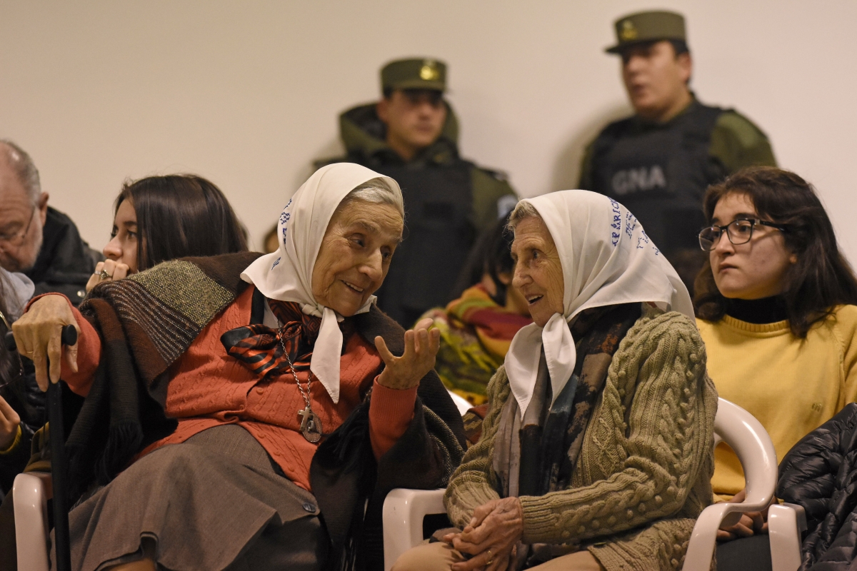 Las Madres de Plaza de Mayo, filial Neuquén, serán honradas con el "Honoris Causa". (Foto: Florencia Salto)