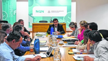 El secretario de Hacienda del municipio, José Luis Artaza, dio explicaciones ante los ediles que integran la comisión de Hacienda.