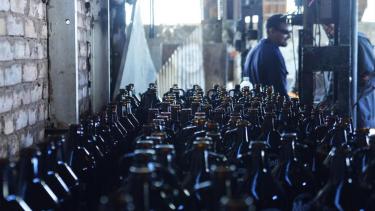 La fábrica de vidrio no bajó la producción pero el aumento del gas la puso en jaque. (Foto: archivo)