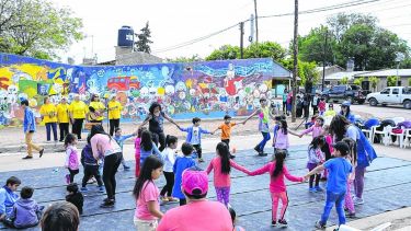 Los más chicos se manifestaron con el reclamo con arte y alegría.