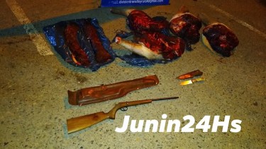 La carne fue decomisada y las armas quedaron a disposición de la justicia. Foto Junin24hs