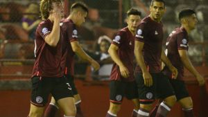 Lanús ganó sobre la hora y alcanzó a Argentinos en la punta de la Superliga