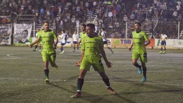 El defensor central gritó con alma y vida su primer gol con el Albinegro para Federal A. (Foto: Gentileza Jorge Badillo)