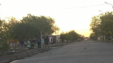 Durante la madrugada se produjeron disturbios en la plaza del barrio. Gentileza: Taxistas en Movimiento