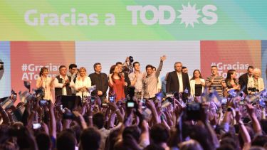 Finalizó el escrutinio definitivo y Fernández se impuso por ocho puntos a Macri