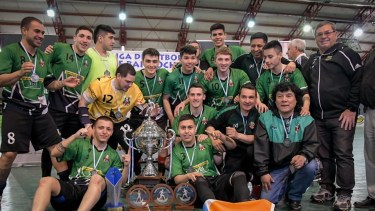  Estrella Austral de Río Grande se coronó campeón de Futsal en el torneo nacional que se disputó en Bariloche. Foto Gentileza: Natalia Ibañez